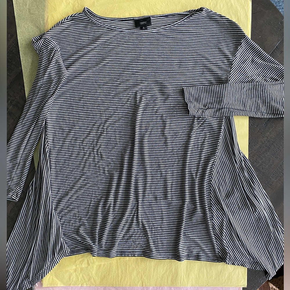 Womens long sleeve flared tee, Size S.